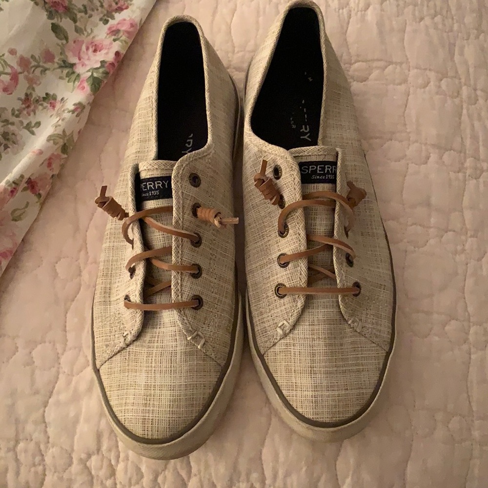 Very gently used Sperry deck shoes